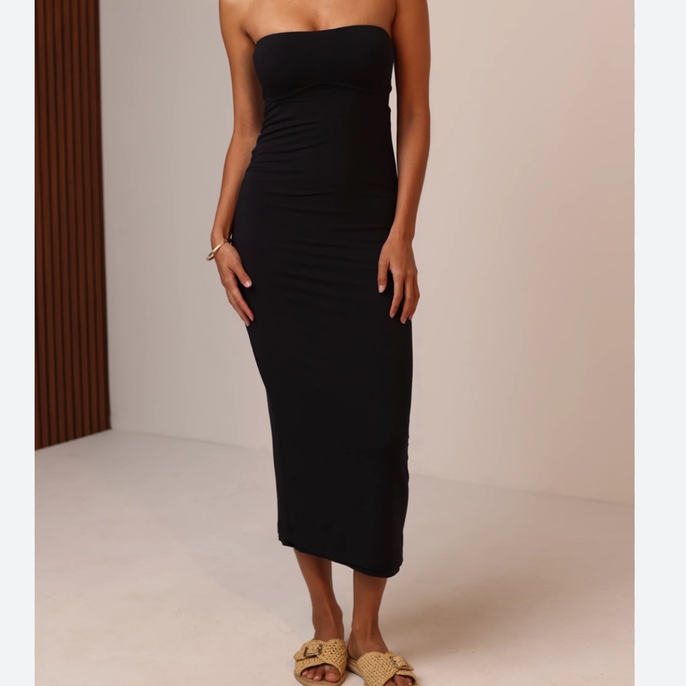 ⭐️Source Unknown Classic Black Strapless Dress